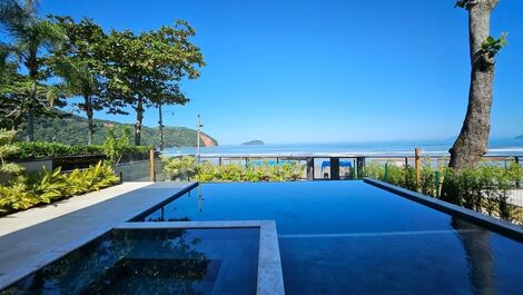 Casa nova de alto padrão pé na areia na praia da Baleia CA0119