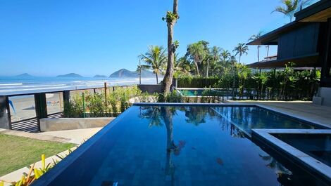 Casa nova de alto padrão pé na areia na praia da Baleia CA0119