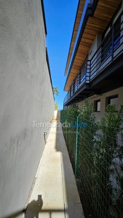 Casa para aluguel de temporada em São Sebastião (Praia da Baleia)