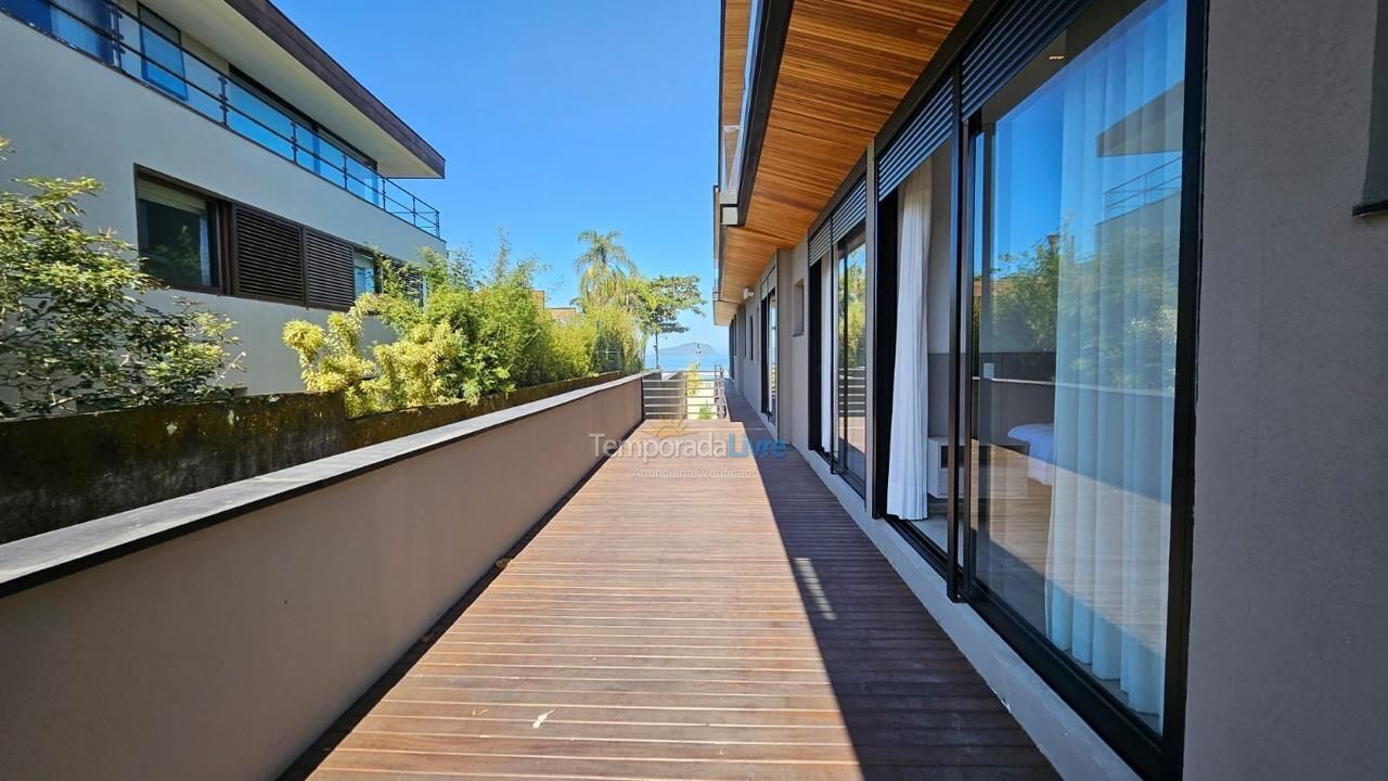 Casa para aluguel de temporada em São Sebastião (Praia da Baleia)