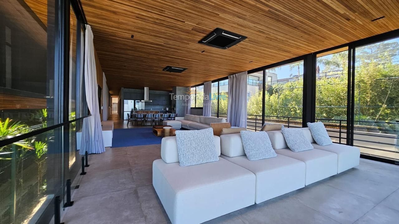 Casa para aluguel de temporada em São Sebastião (Praia da Baleia)