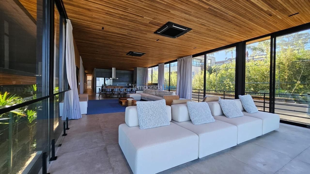 Casa para aluguel de temporada em São Sebastião (Praia da Baleia)