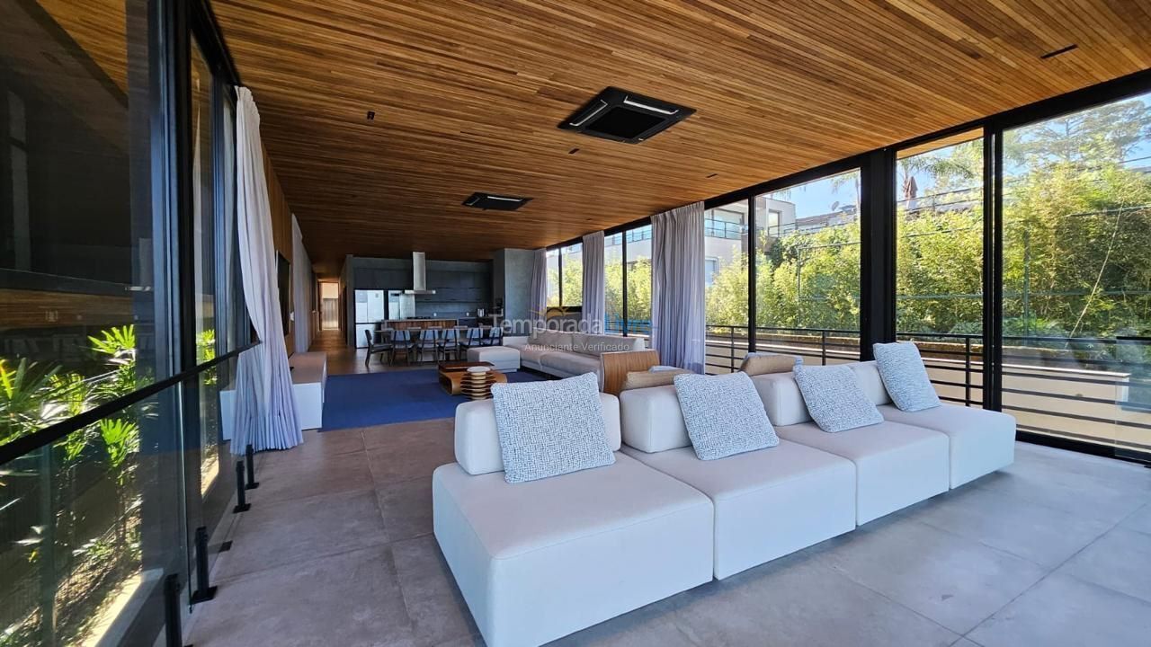 Casa para aluguel de temporada em São Sebastião (Praia da Baleia)