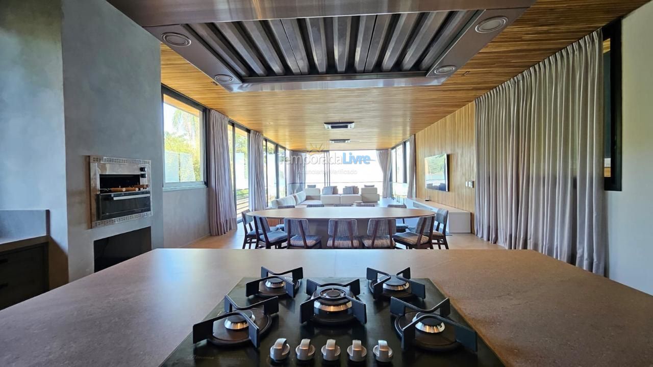 Casa para aluguel de temporada em São Sebastião (Praia da Baleia)
