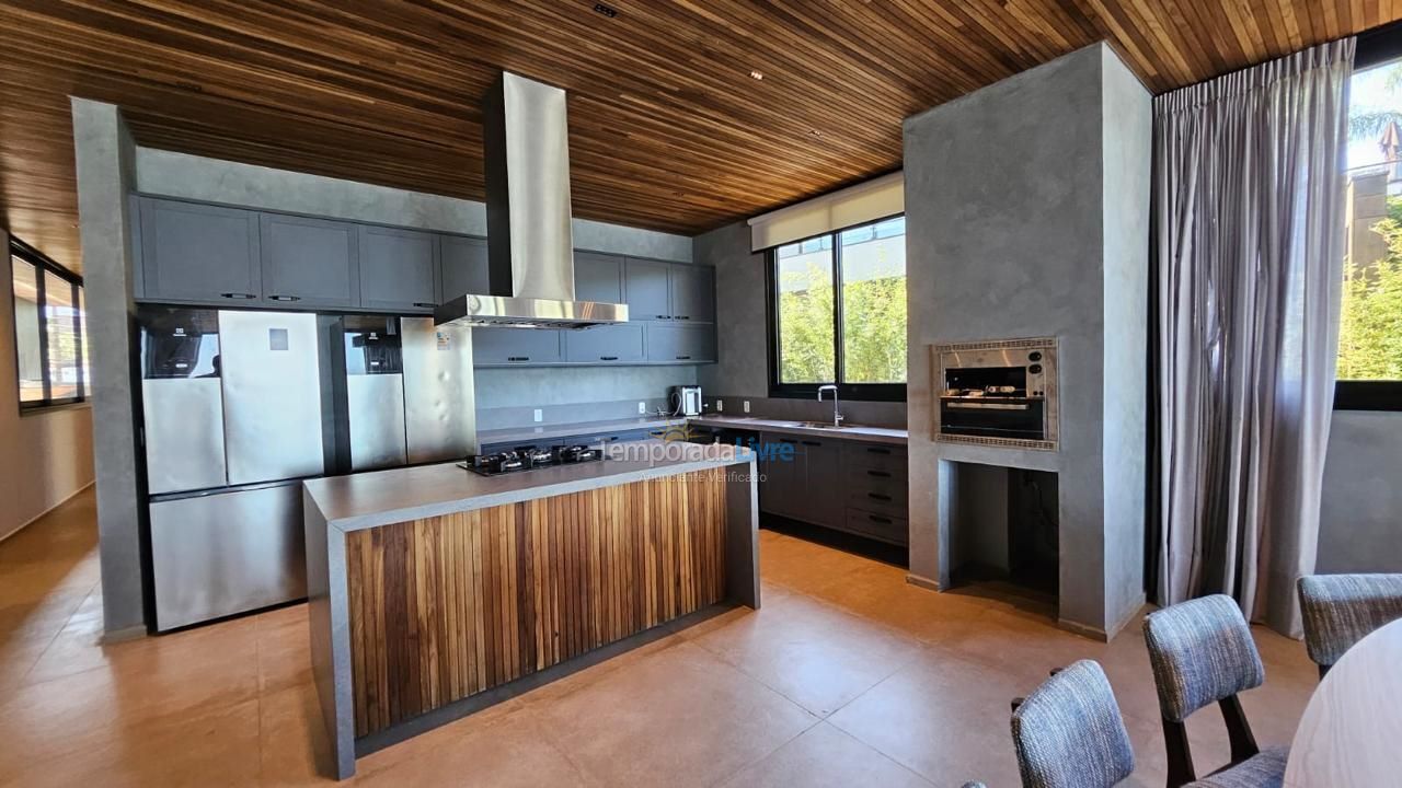 Casa para aluguel de temporada em São Sebastião (Praia da Baleia)
