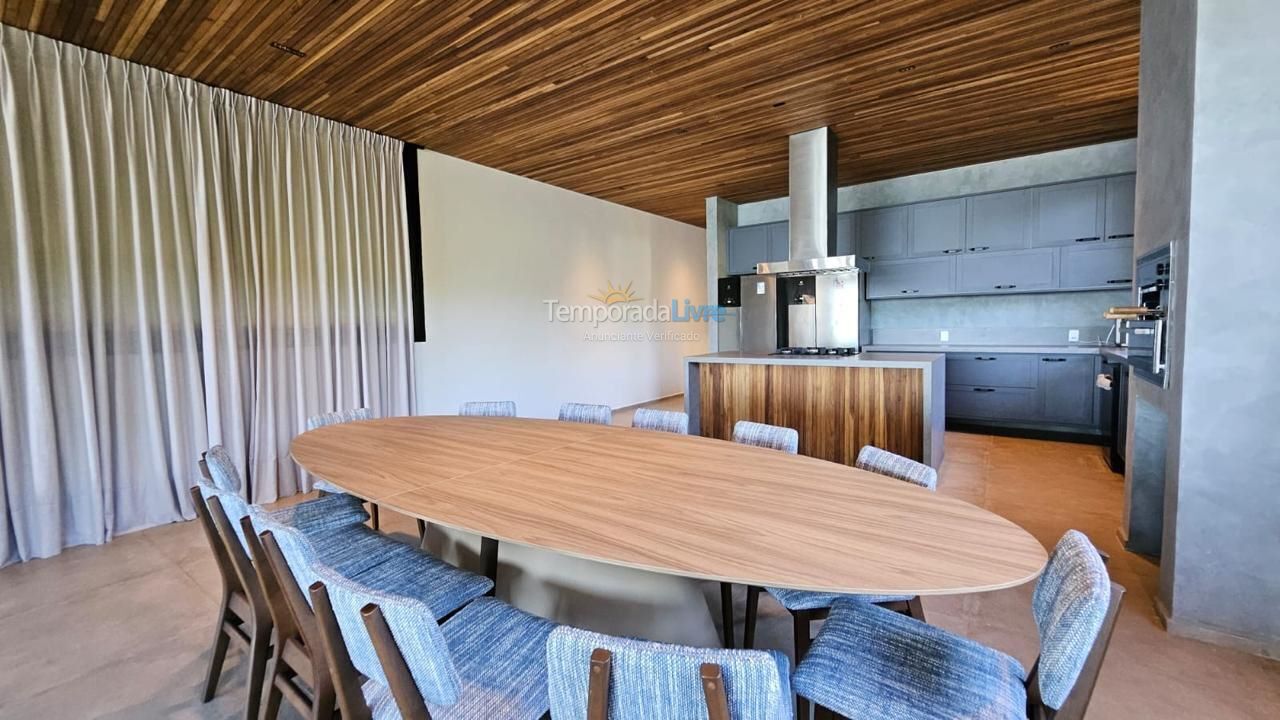Casa para aluguel de temporada em São Sebastião (Praia da Baleia)