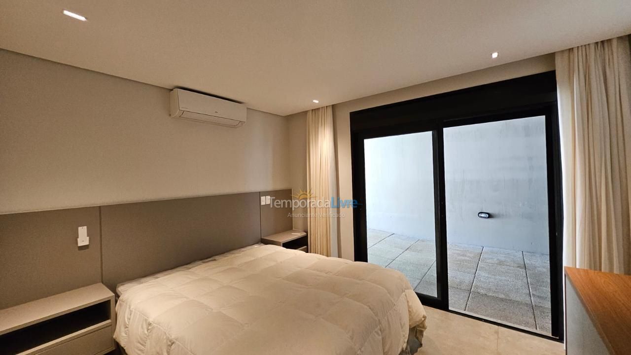 Casa para aluguel de temporada em São Sebastião (Praia da Baleia)