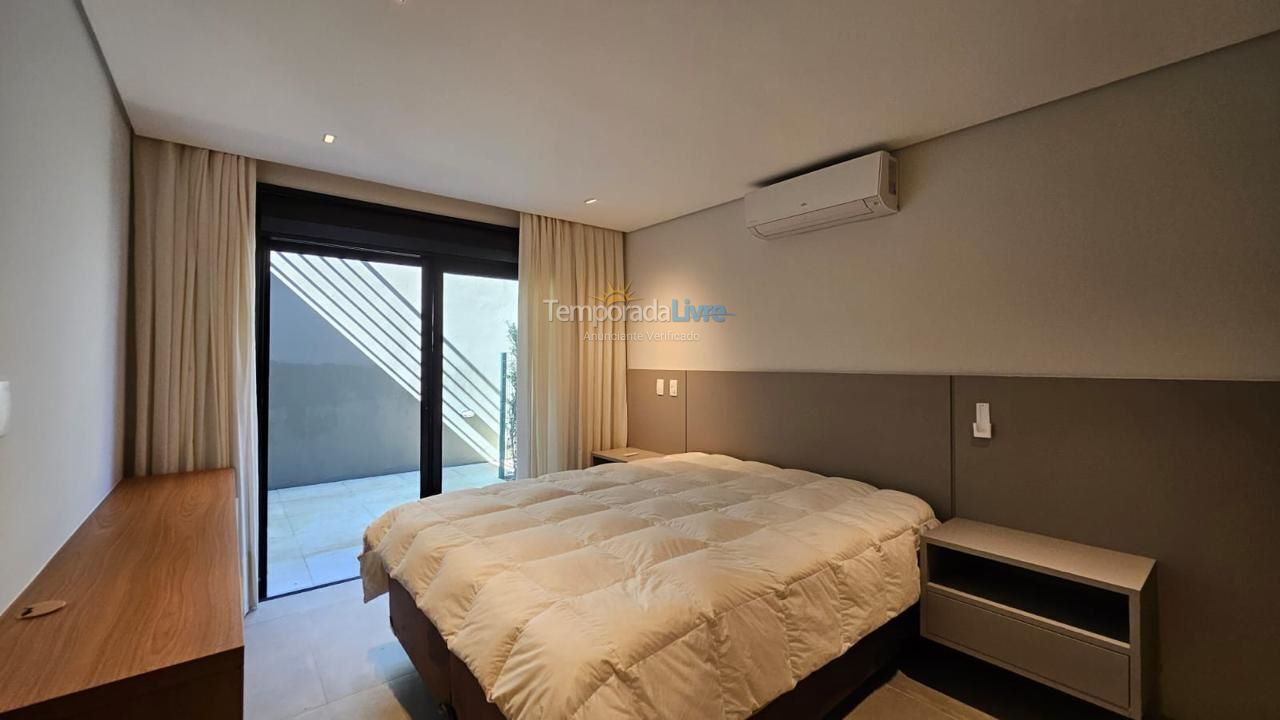 Casa para aluguel de temporada em São Sebastião (Praia da Baleia)