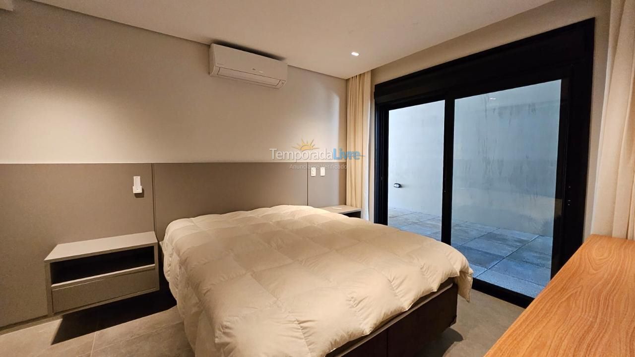 Casa para aluguel de temporada em São Sebastião (Praia da Baleia)