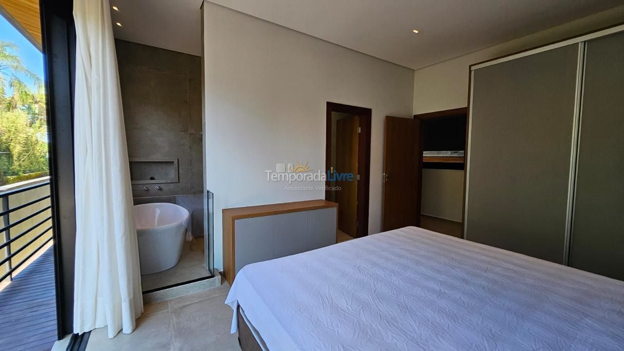 Casa para aluguel de temporada em São Sebastião (Praia da Baleia)