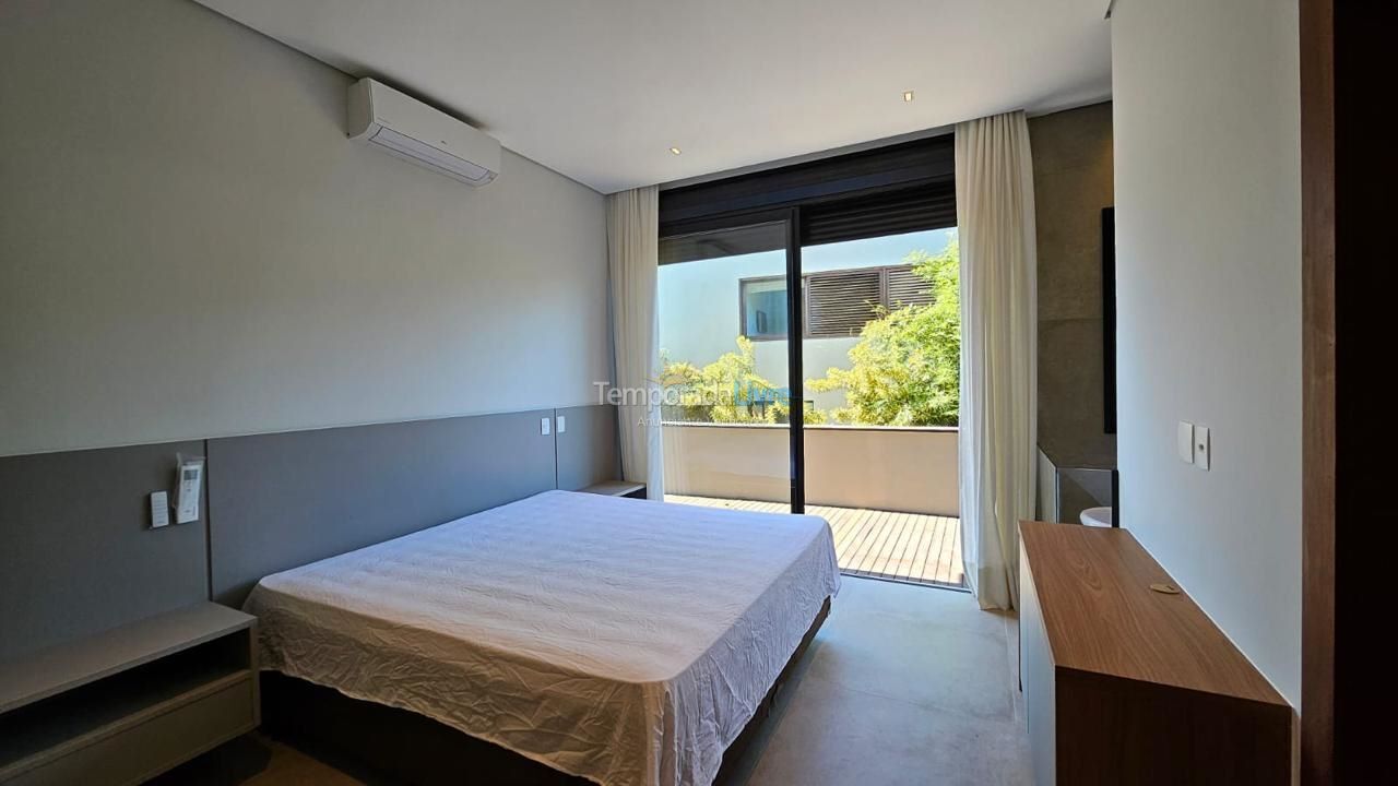 Casa para aluguel de temporada em São Sebastião (Praia da Baleia)