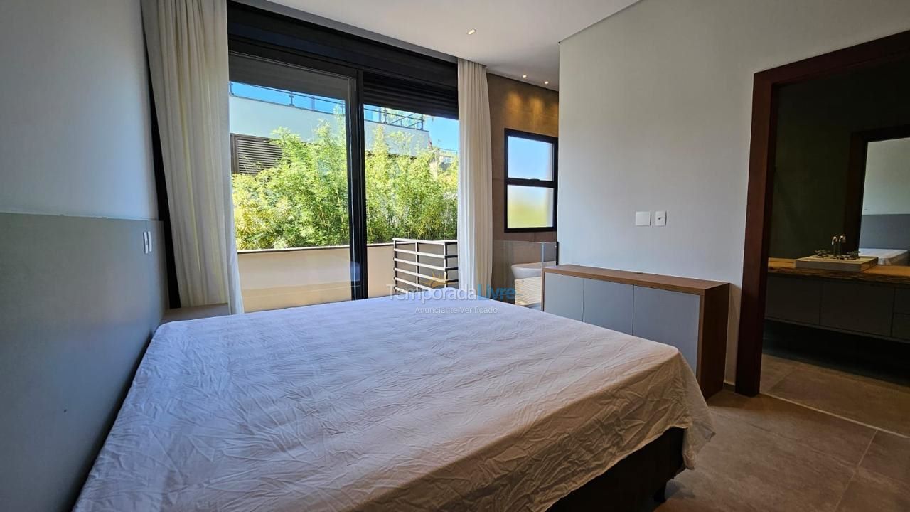 Casa para aluguel de temporada em São Sebastião (Praia da Baleia)