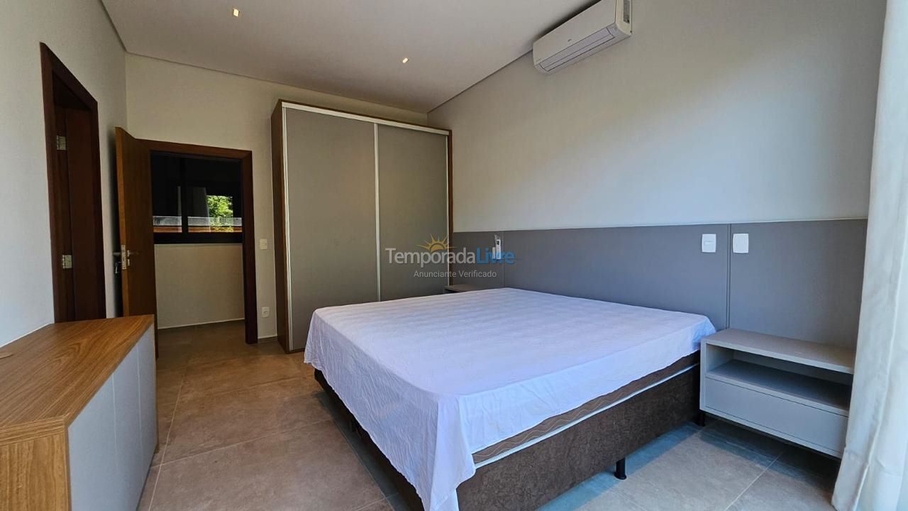 Casa para aluguel de temporada em São Sebastião (Praia da Baleia)