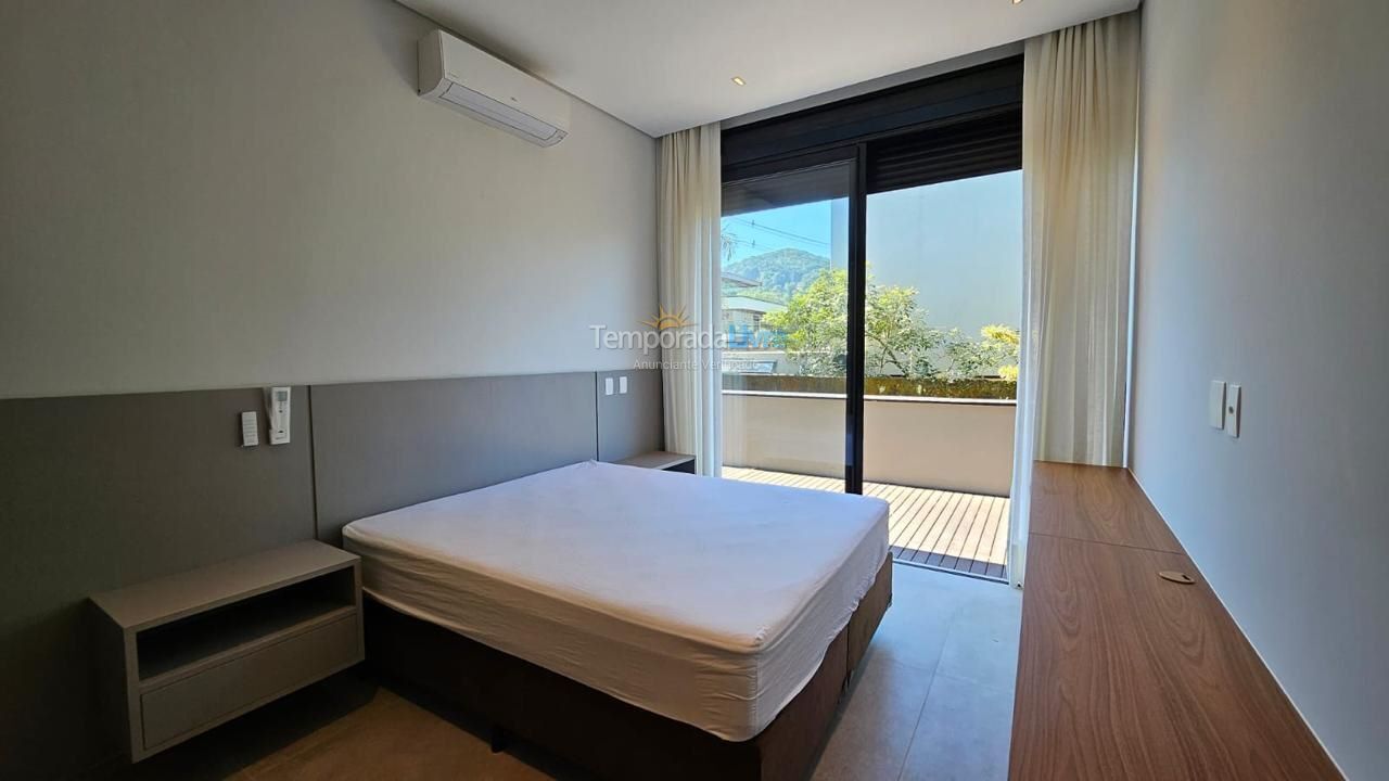 Casa para aluguel de temporada em São Sebastião (Praia da Baleia)
