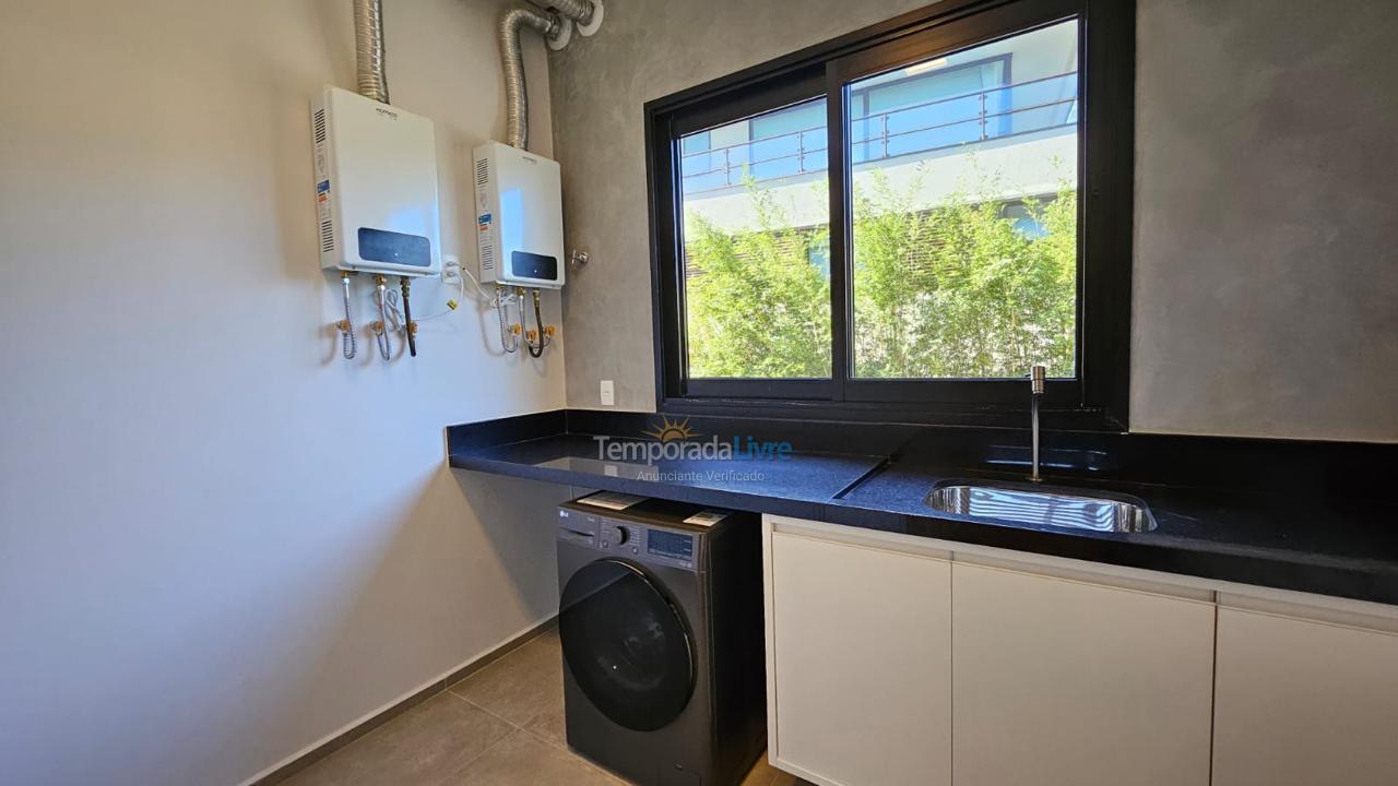 Casa para aluguel de temporada em São Sebastião (Praia da Baleia)
