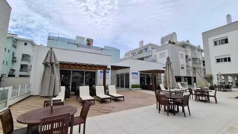 Area da piscina condominio