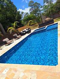 🌿✨ Illuminated Country House in Mogi das Cruzes, Heated Pool and BBQ ✨