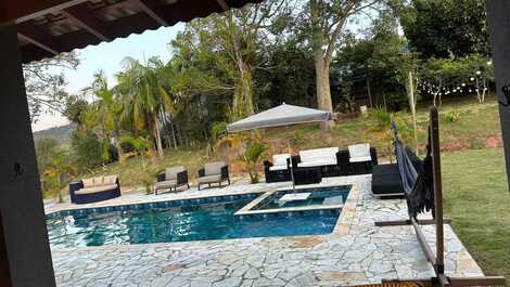 🌿✨ Illuminated Country House in Mogi das Cruzes, Heated Pool and BBQ ✨