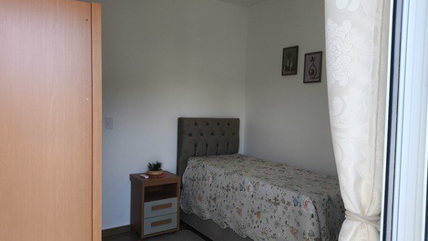 Quarto solteiro com 1cama e 1 colchão avulso 