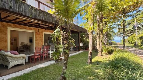 Very cozy house on Baleia Beach.