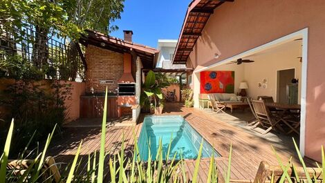 Very cozy house on Baleia Beach.