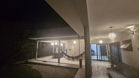New house in the Itamambuca condominium, Ubatuba, 30 meters from the beach.