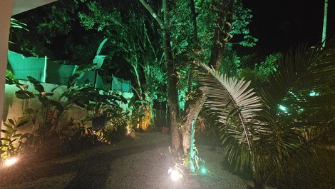 New house in the Itamambuca condominium, Ubatuba, 30 meters from the beach.