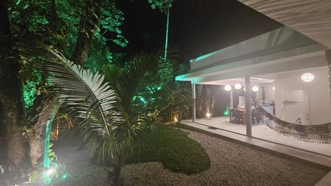 New house in the Itamambuca condominium, Ubatuba, 30 meters from the beach.