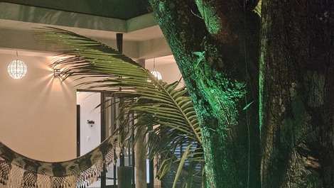 New house in the Itamambuca condominium, Ubatuba, 30 meters from the beach.