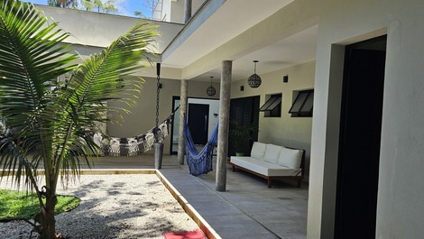 New house in the Itamambuca condominium, Ubatuba, 30 meters from the beach.
