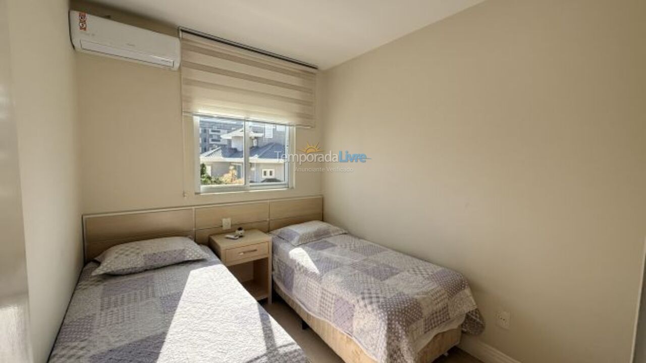 Apartment for vacation rental in Bombinhas (Praia de Bombas)