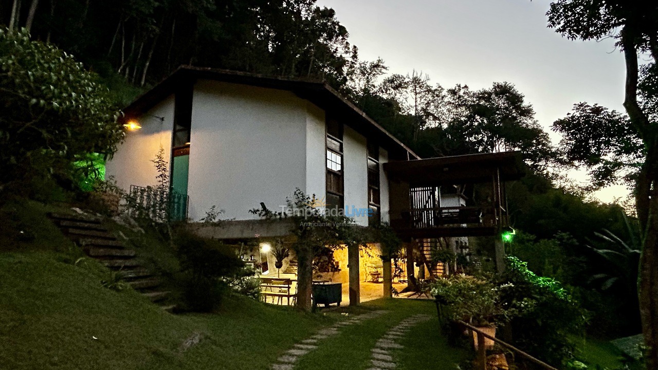 House for vacation rental in Teresópolis (Pessegueiros)