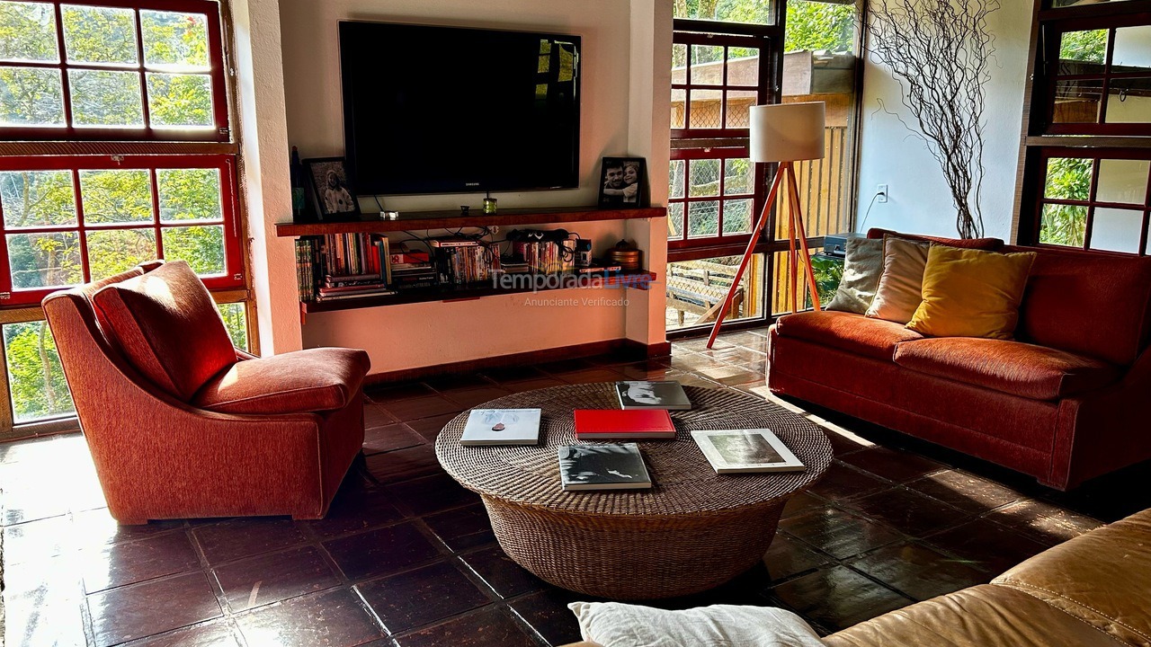 House for vacation rental in Teresópolis (Pessegueiros)