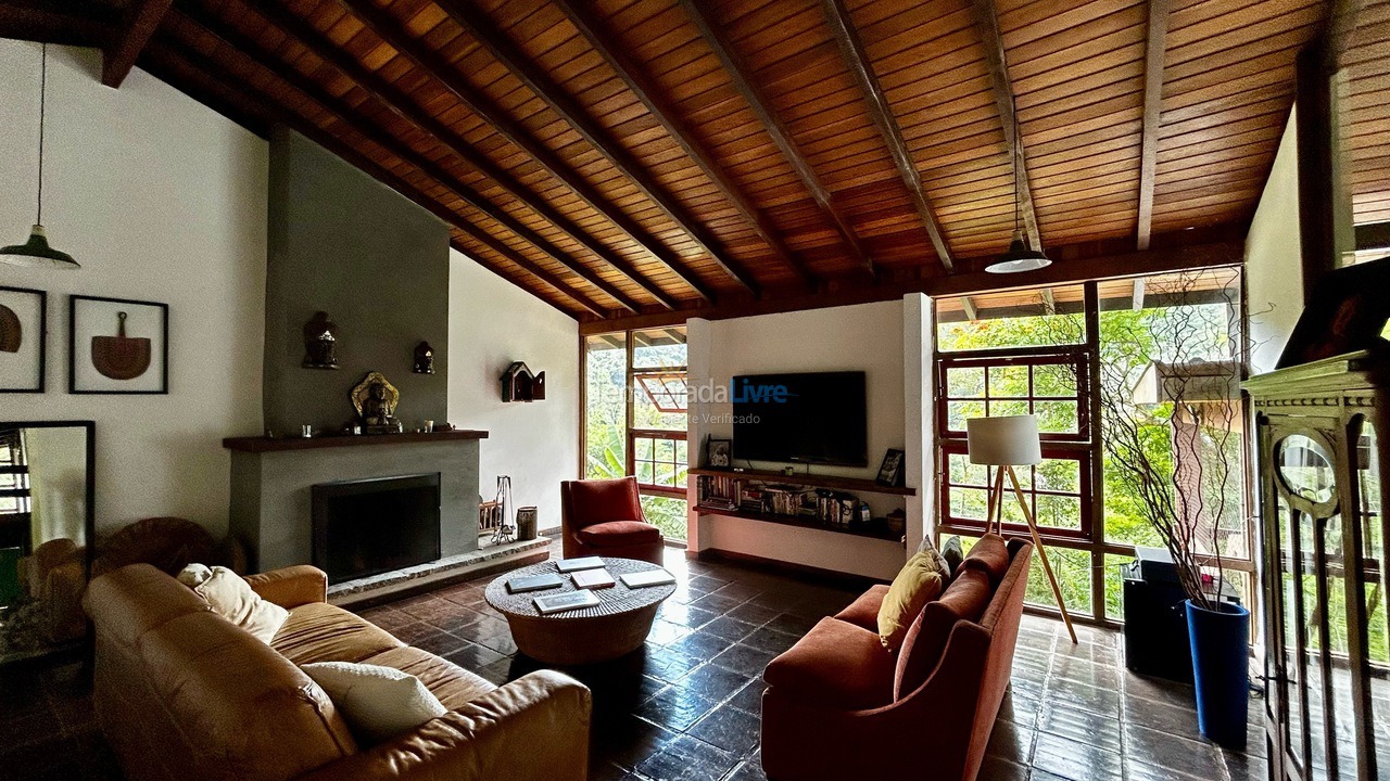 House for vacation rental in Teresópolis (Pessegueiros)