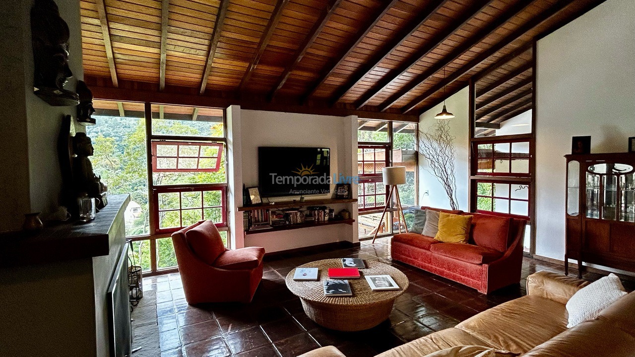 House for vacation rental in Teresópolis (Pessegueiros)