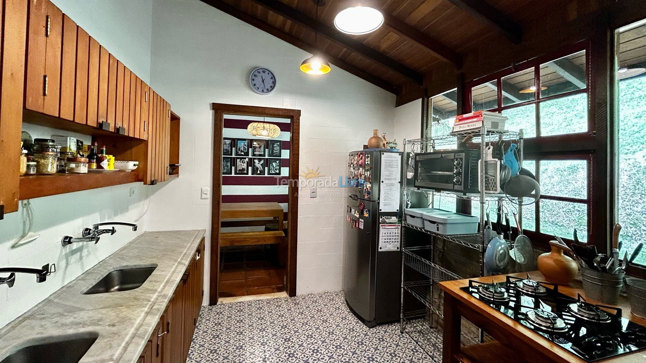 House for vacation rental in Teresópolis (Pessegueiros)