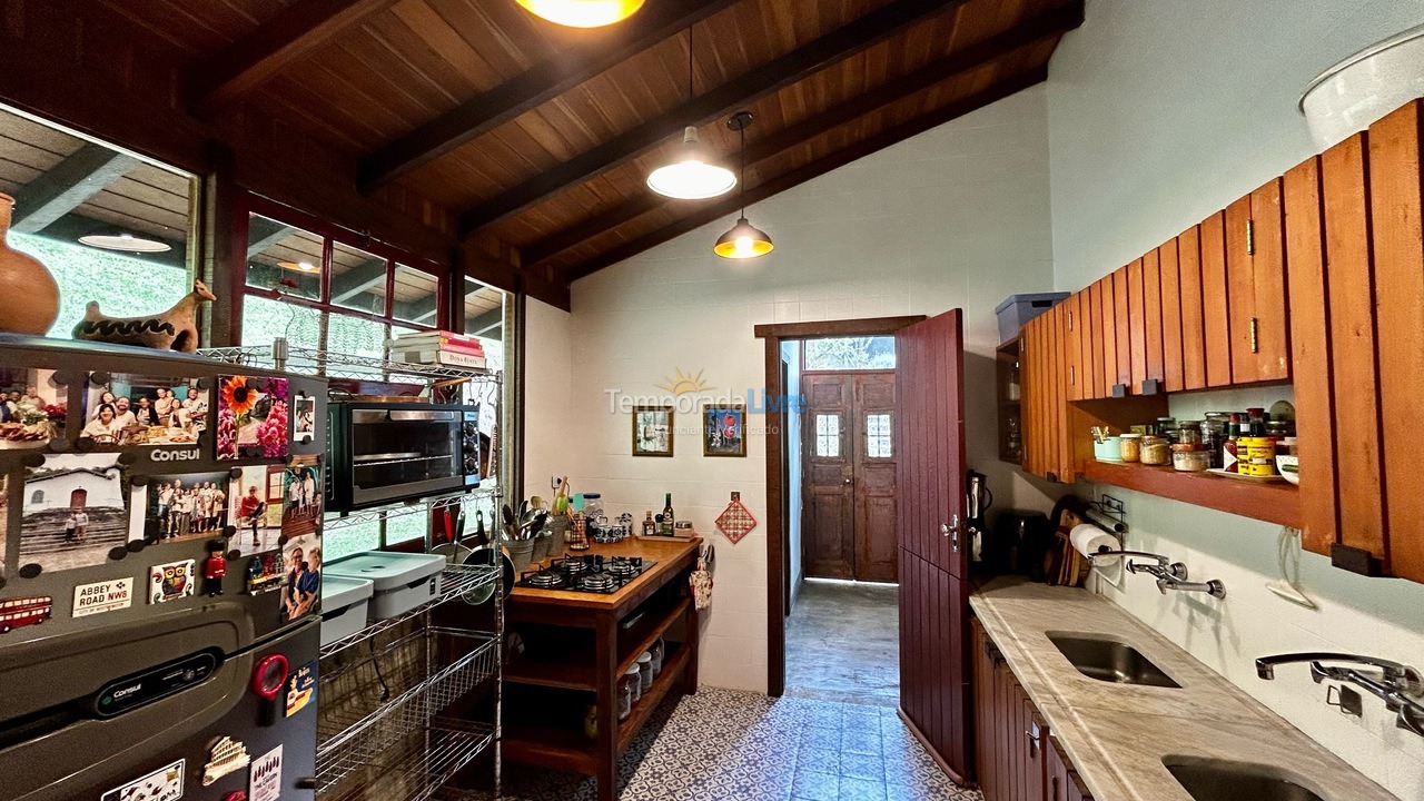 House for vacation rental in Teresópolis (Pessegueiros)