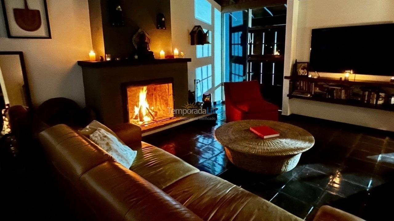 House for vacation rental in Teresópolis (Pessegueiros)
