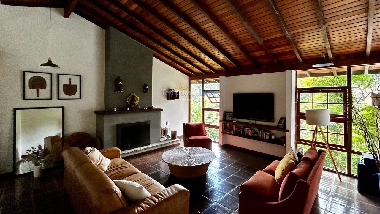 House for vacation rental in Teresópolis (Pessegueiros)