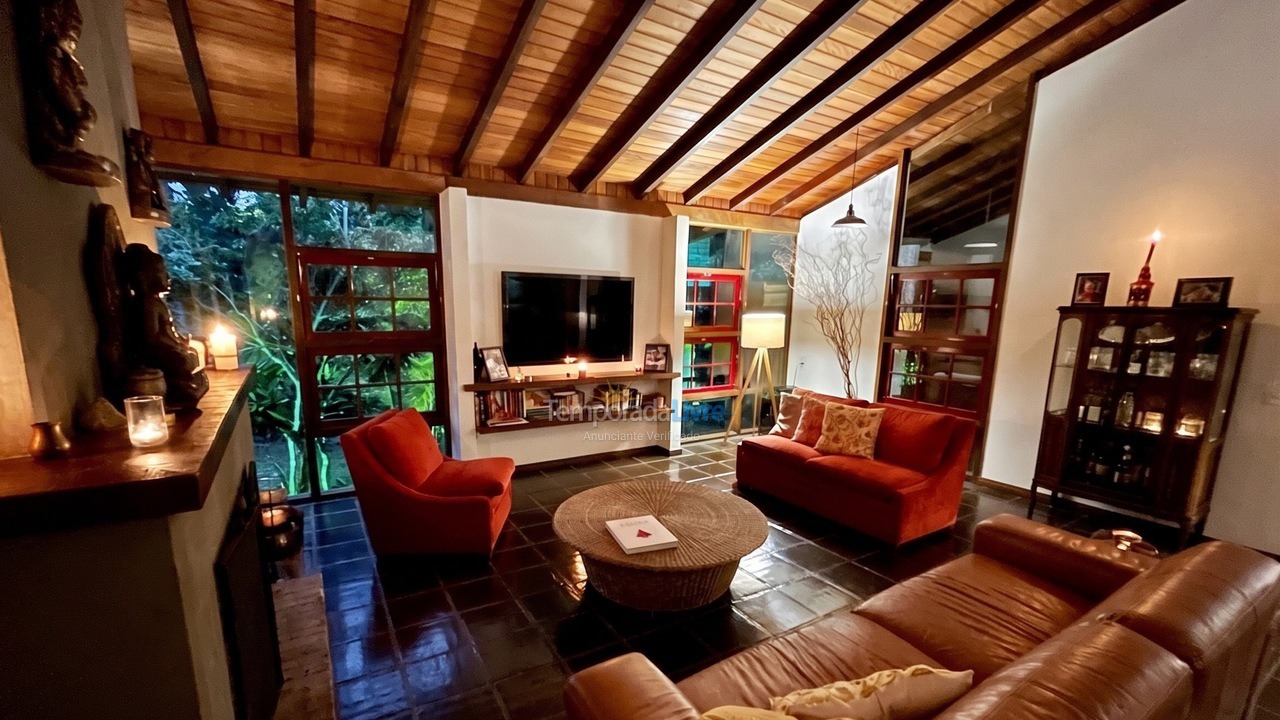 House for vacation rental in Teresópolis (Pessegueiros)