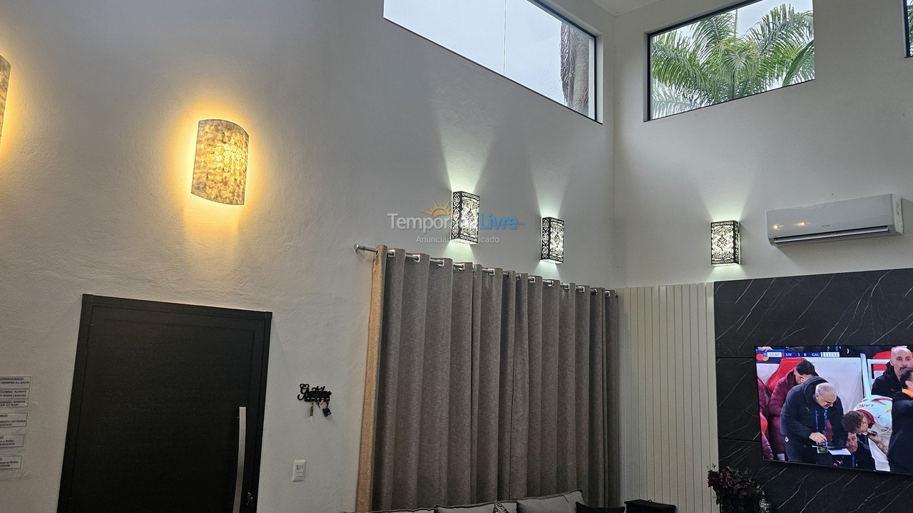 Casa para aluguel de temporada em Ubatuba (Itamambuca Condominio)