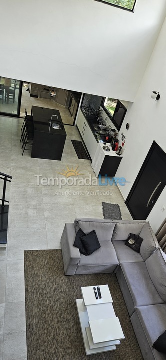 Casa para aluguel de temporada em Ubatuba (Itamambuca Condominio)