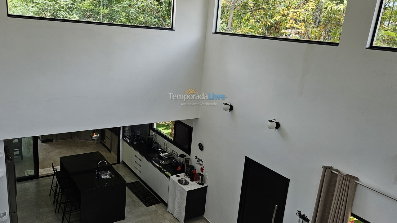Casa para aluguel de temporada em Ubatuba (Itamambuca Condominio)