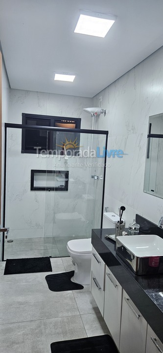 Casa para aluguel de temporada em Ubatuba (Itamambuca Condominio)