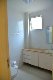 Amplio apartamento en la manzana de la playa de Pitangueiras.