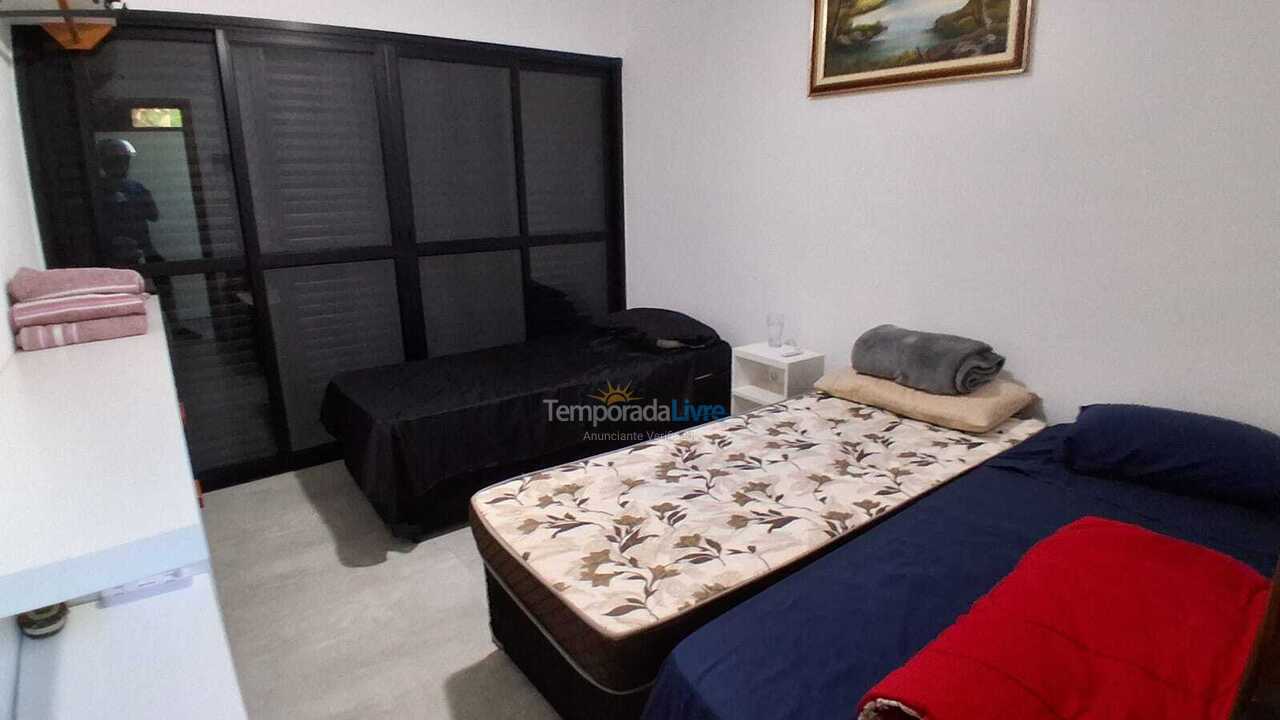 Casa para aluguel de temporada em Ubatuba (Itamambuca Condominio)