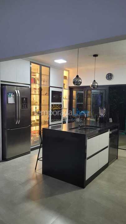Casa para aluguel de temporada em Ubatuba (Itamambuca Condominio)