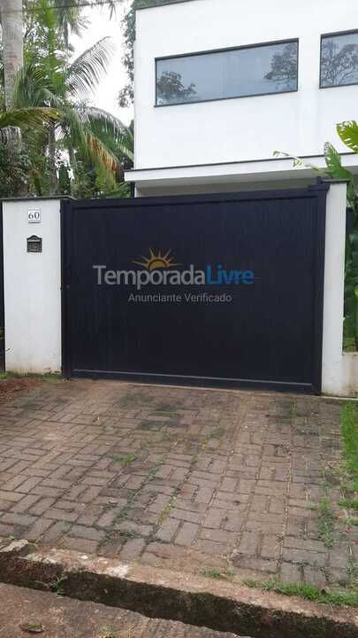 Casa para aluguel de temporada em Ubatuba (Itamambuca Condominio)