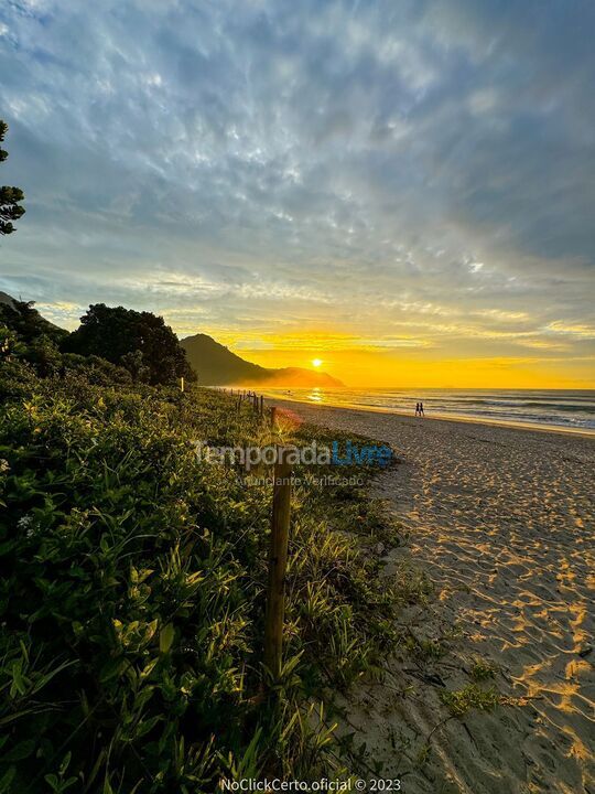 Casa para aluguel de temporada em Ubatuba (Itamambuca Condominio)