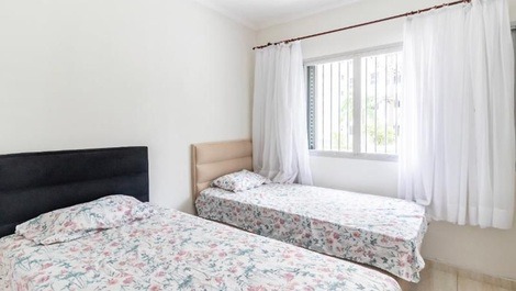 Apartment TOP right on the beach, Pitangueiras Beach and Enseada Beach/ BBQ